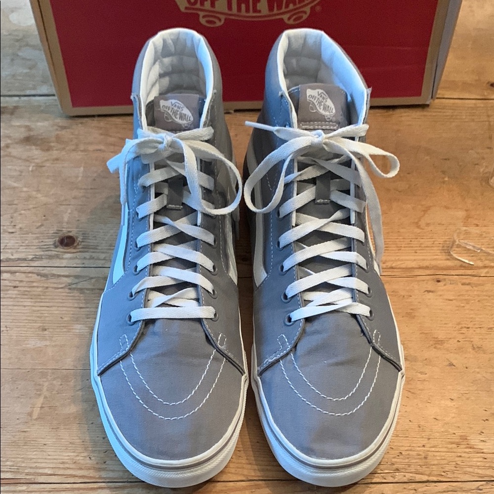 Like New Vans Sk8-Hi Iconic High-Top Canvas Gray and White Sneakers M13 - Picture 2 of 12